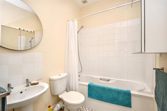 Flat 4, 18, Seaside, Eastbourne photo 4