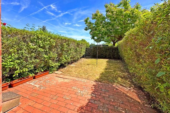8, Woodbury Walk, Exeter photo 2