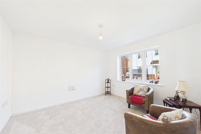 65, Blacklands Farm Way, Hook photo 2