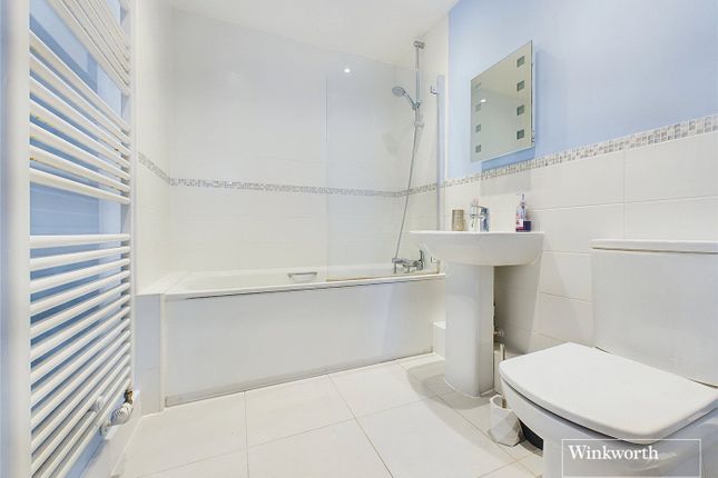 Flat for sale in Haden Square, Reading, Berkshire
