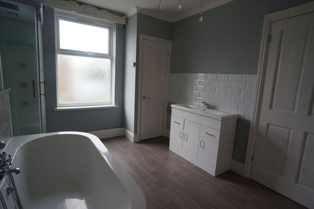 14 Vicarage Road, Rochester photo 5
