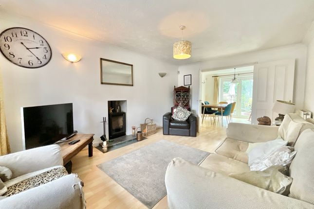 6 Blackberry Way, Stafford photo 2