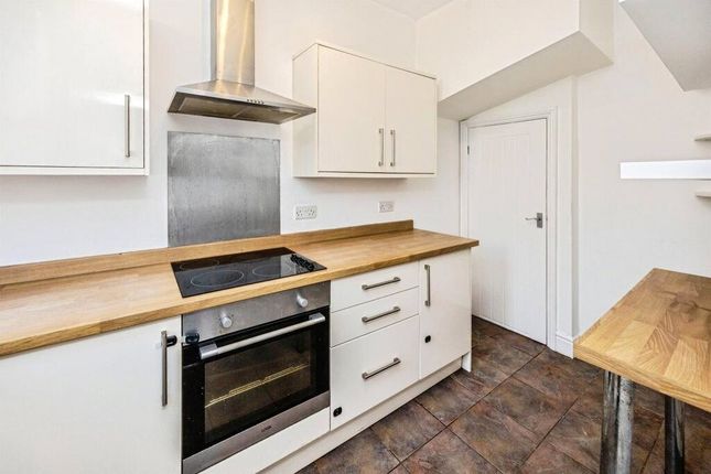 16, Calder Avenue, West Yorkshire photo 4