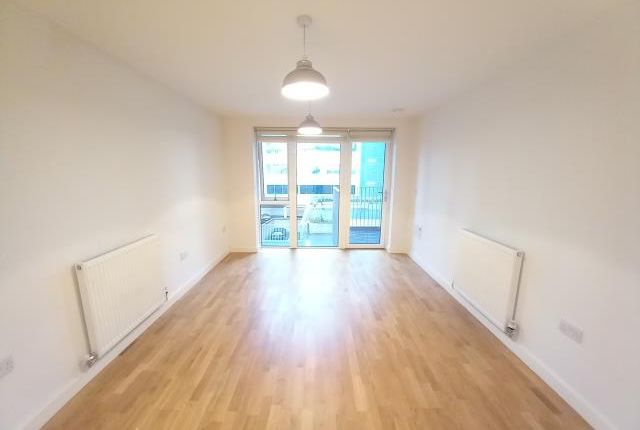 Flat 95 Crossways, Windsor Road, Slough photo 3