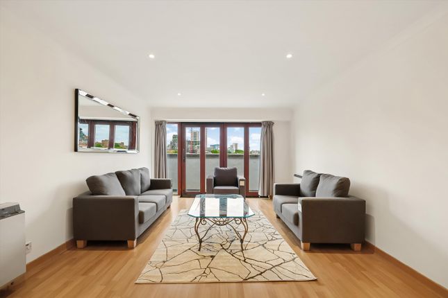 81, Hermitage Court, London photo 4