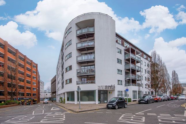 Thumbnail Flat for sale in The Bittoms, Kingston Upon Thames