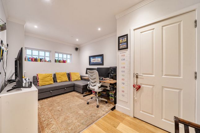 Portland Close, Sutton photo 5