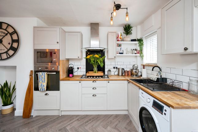23, Mansfield Road, Edwinstowe photo 3