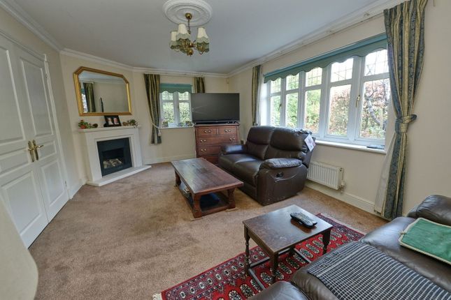 4, Farleigh Wallop Drive, Fleet photo 3