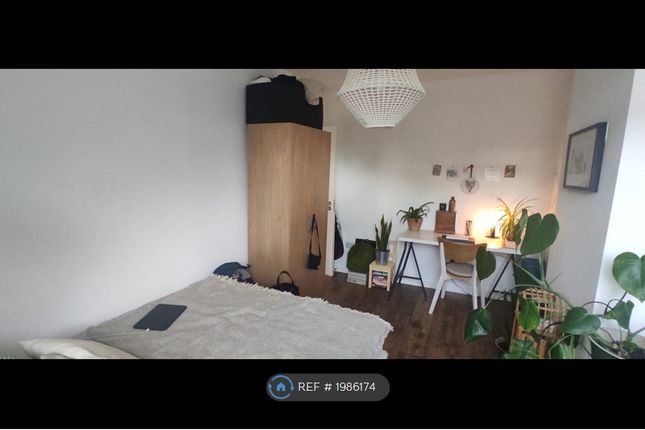 Maisonette to rent in Niagra Court, London