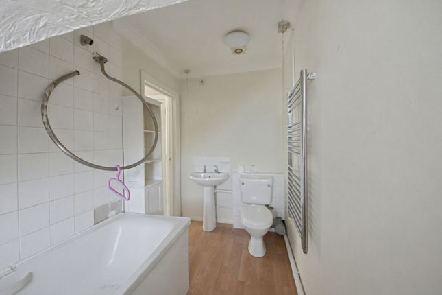 Flat 5, Bay View Court,, Stour Road, Essex photo 4