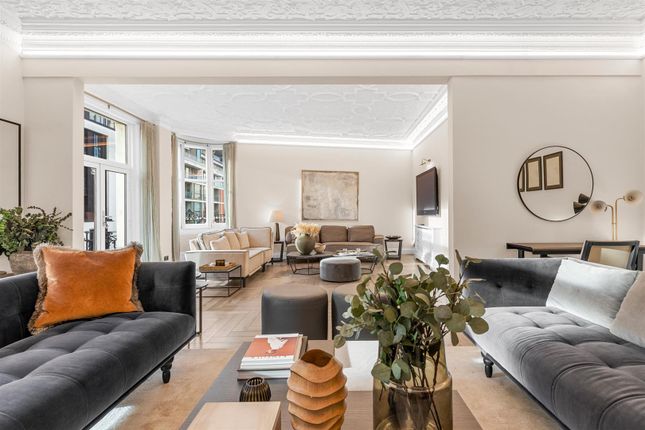 8-bed flat on 30, Wellington Court, London, £45,717/mo