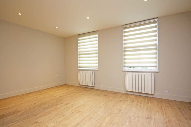 Thumbnail Flat to rent in Medfield Street, London