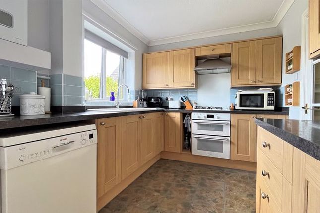 6, Deane Way, Chard photo 3