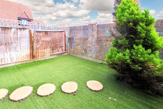 9 Oxlip Close, Croydon photo 4