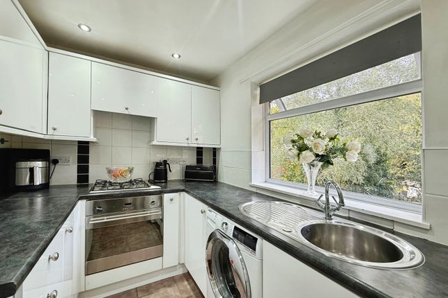 13, Cricket Field Grove, Berkshire photo 2