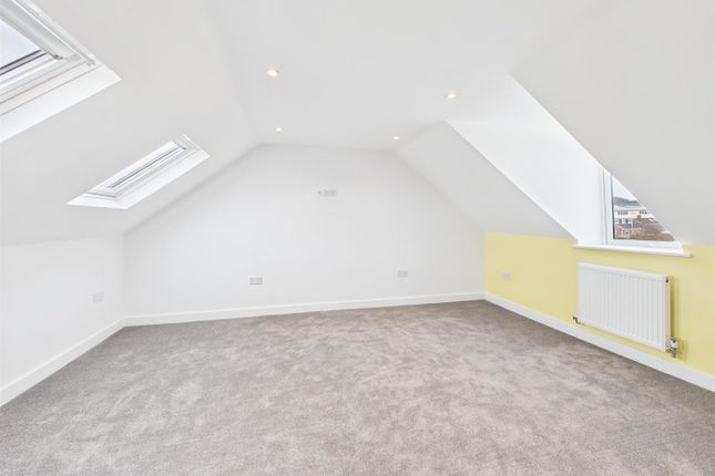 16, Brookfield Lane, Gloucester photo 3