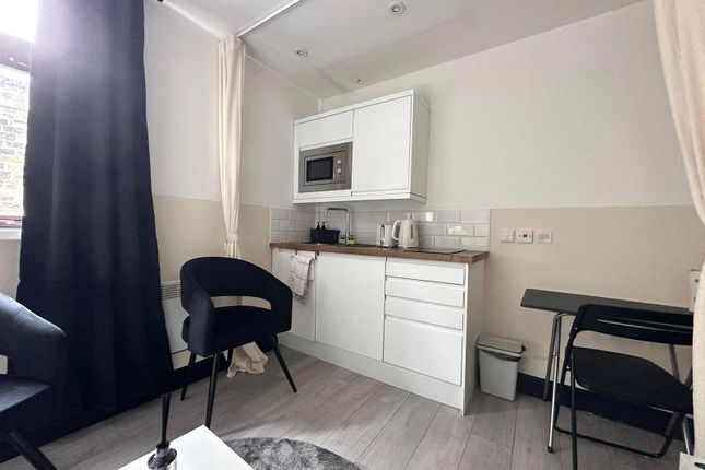 Apartment 9, 4, James Street, West Yorkshire photo 3
