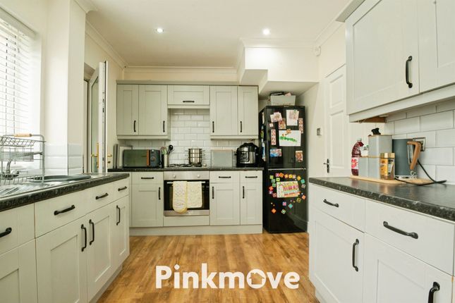 40, Laurel Green, Cwmbran photo 3