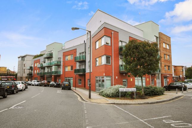 Thumbnail Flat to rent in Evan Cook Close, London