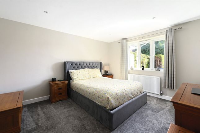 13, Hitches Lane, Fleet photo 4