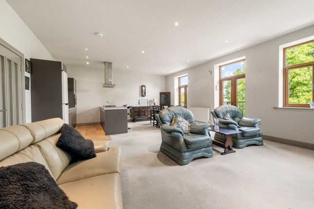 Apartment 18, Burwood Court, Hollywell Green photo 2