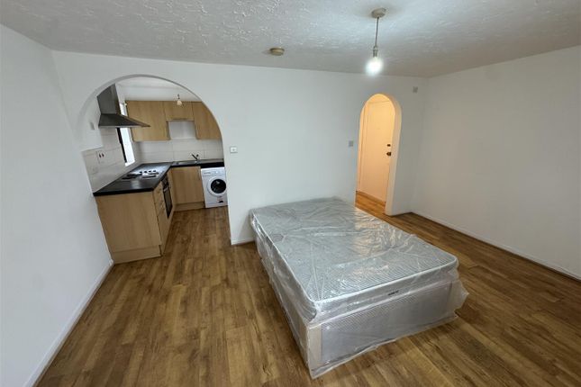 9, Parr Close, London photo 2