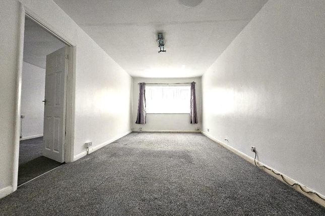 12, The Retreat, Essex photo 3
