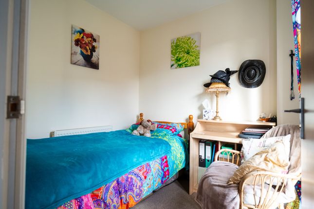Flat for sale in Station Road, Mirfield