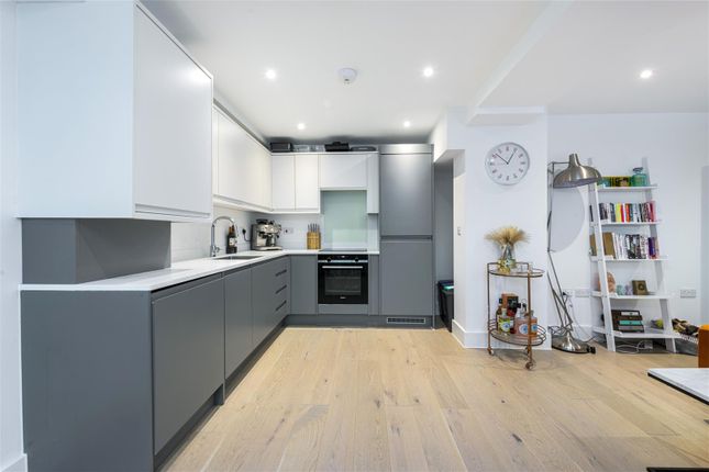 5, Brookfield Mews, London photo 3
