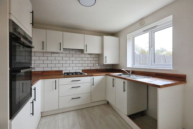 Yew Tree Way, Warwick photo 4