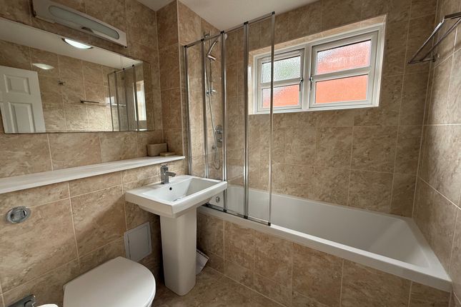 29, Romsey photo 5
