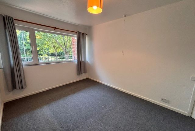 Flat 2 Hazel Court, 351, Garstang Road, Preston photo 5