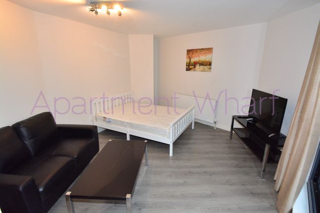 Room to rent in Manilla Street, London
