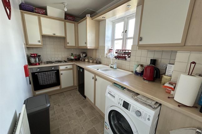 Flat 15, The Strand, Bridport photo 3