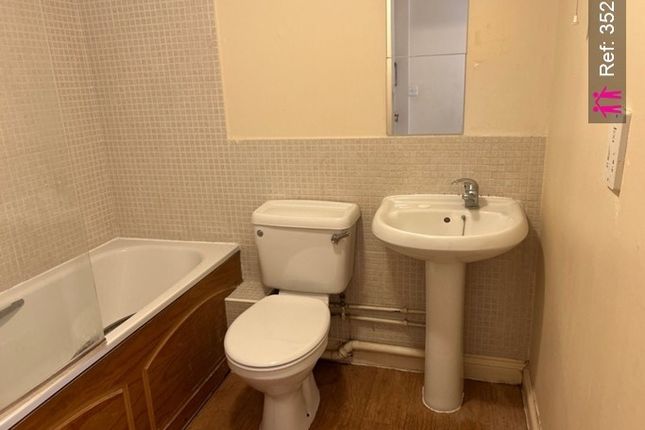 65, Windsor Court, Newbury photo 4