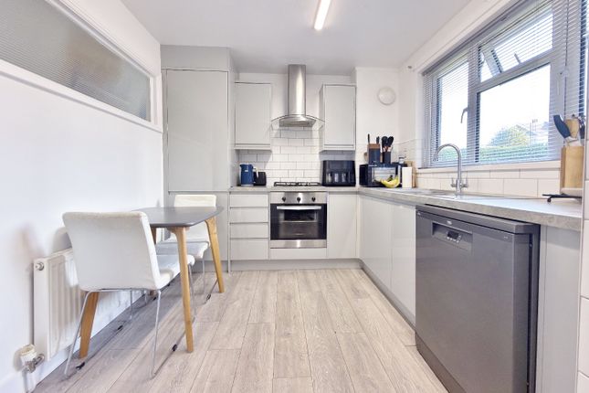 Flat 3, Warren Court, Southwick photo 3