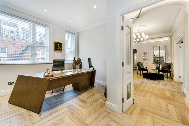 Knightsbridge Luxury  Flat 30, Wellington Court (21).Jpg