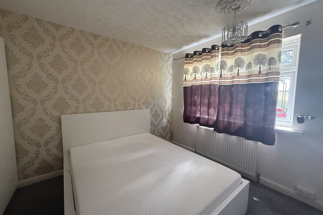 67, Bilston photo 5