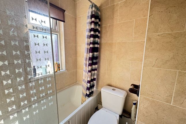 9 Ashville Road, Leeds photo 4