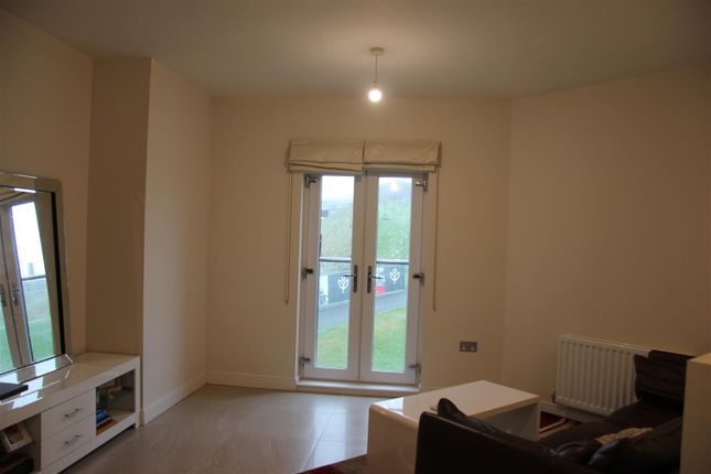 Shared accommodation to rent in Cusworth Garth, Leeds