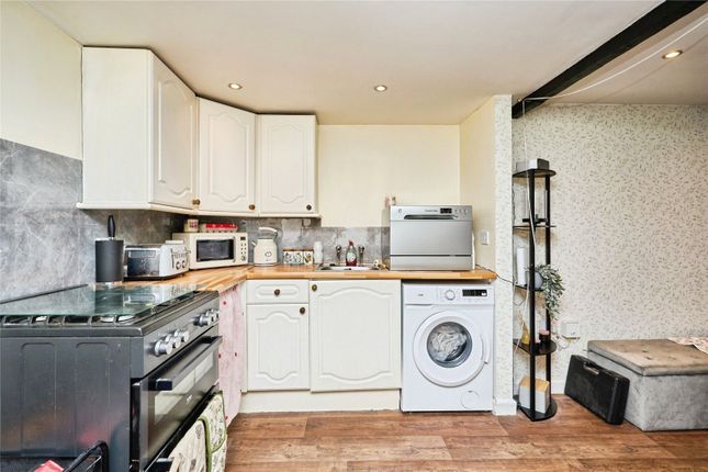 11, Warwick Street, Isle of Wight photo 5