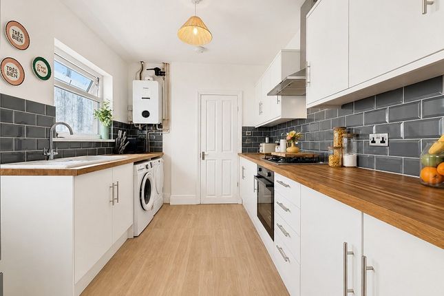 31, Collwyn Street, Porth photo 4