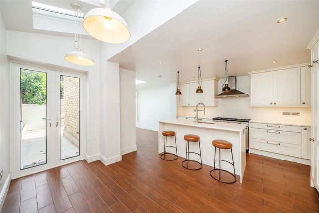 146, Wyndcliff Road, London photo 2