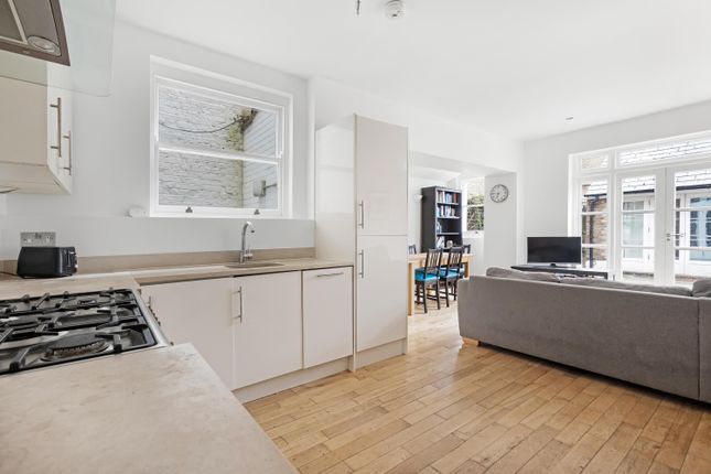Thumbnail Flat for sale in Clapham Common West Side, London