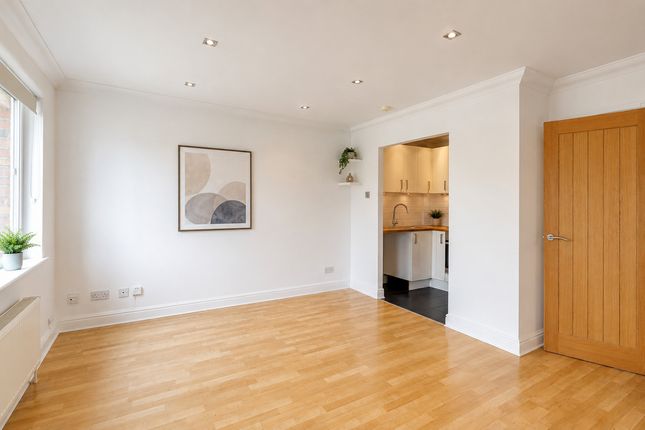 Flat Flat 7, 140, Gainsborough Drive, Westcliff-on-sea photo 4