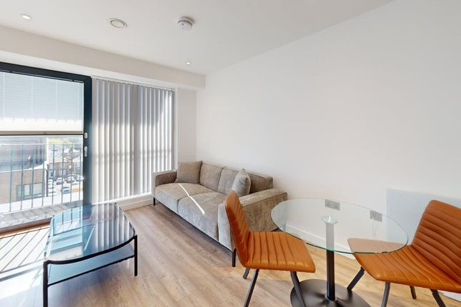 2-bed flat on Herschel Street, Slough, £1,795/mo