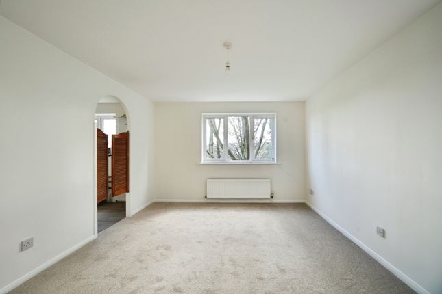 25, Marshalls Close, London photo 2