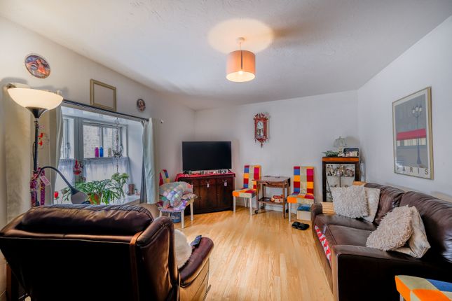 Flat 3, 2, Main Street, Ochiltree photo 2