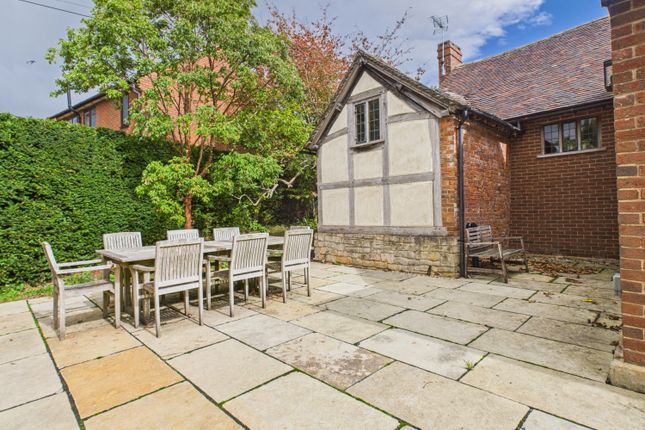 Cam01791G0-Pr0190-Still002